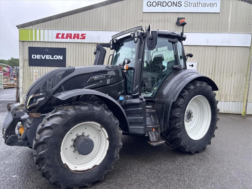Valtra T235