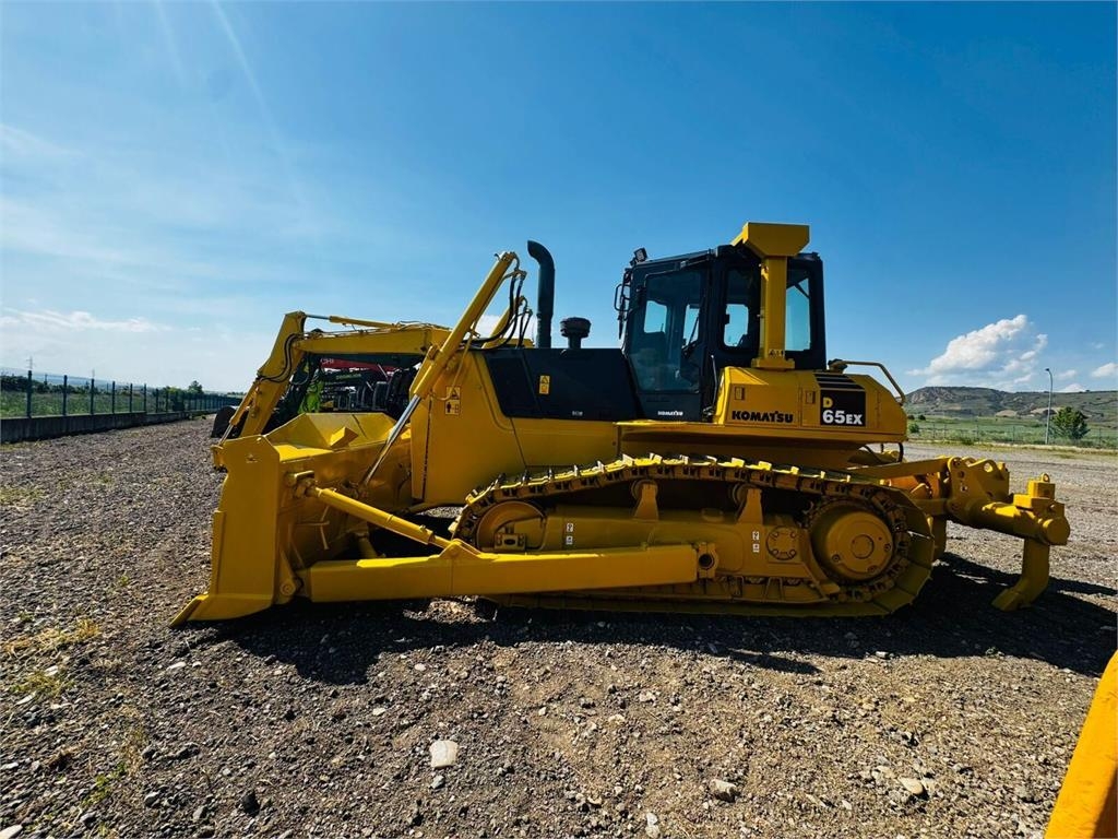 Komatsu D65EX-15EO