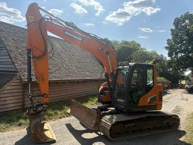 Doosan DX140LCR-5 with Blade