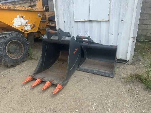 Unused 65mm pin buckets