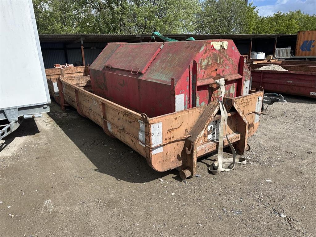 3.8 M ÅBEN CONTAINER