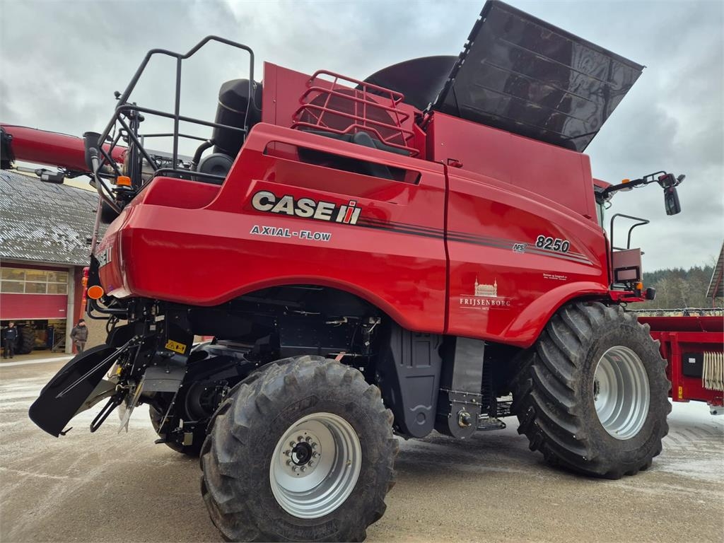 Case IH AXIAL-FLOW 8250