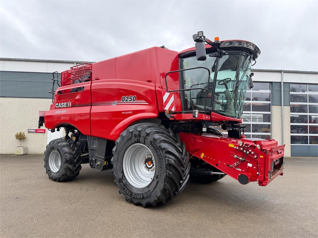 Case IH AXIAL-FLOW 8250