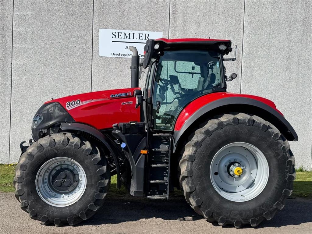 Case IH OPTUM 300 CVX