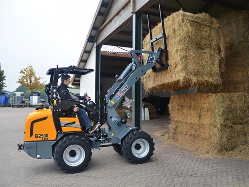 GiANT G2500 HD PLUS