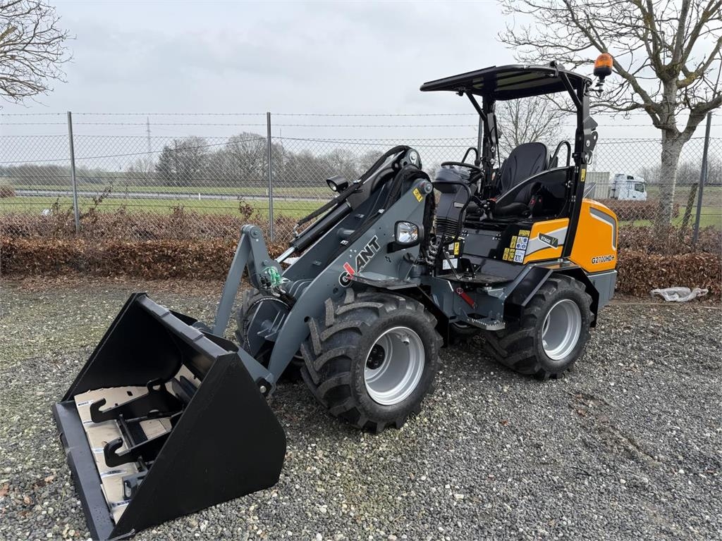 GiANT G2700HD PLUS