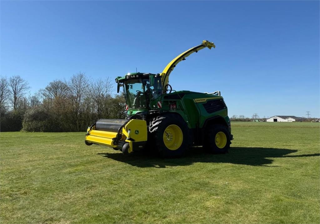 John Deere F8 600