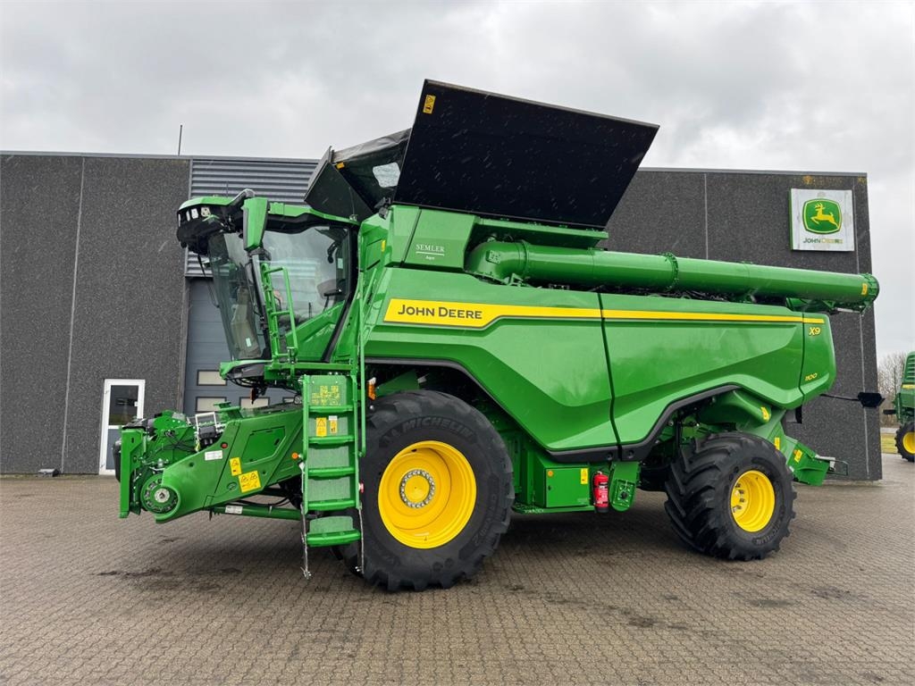 John Deere X9-1100