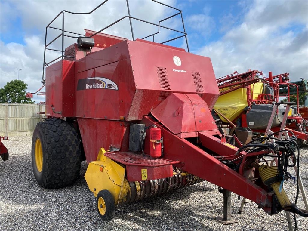 New Holland BB980