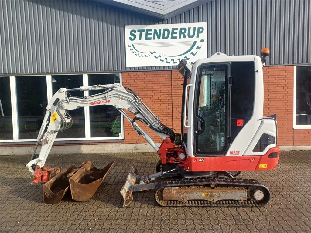 Takeuchi TB225