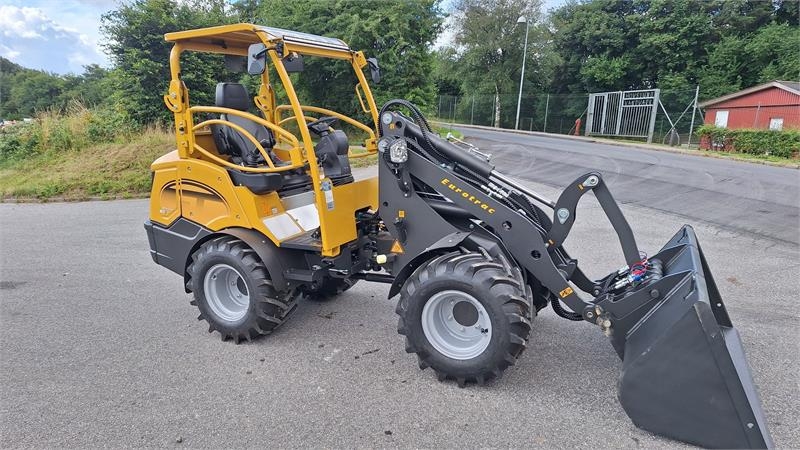 Eurotrac W12S mellem tårn