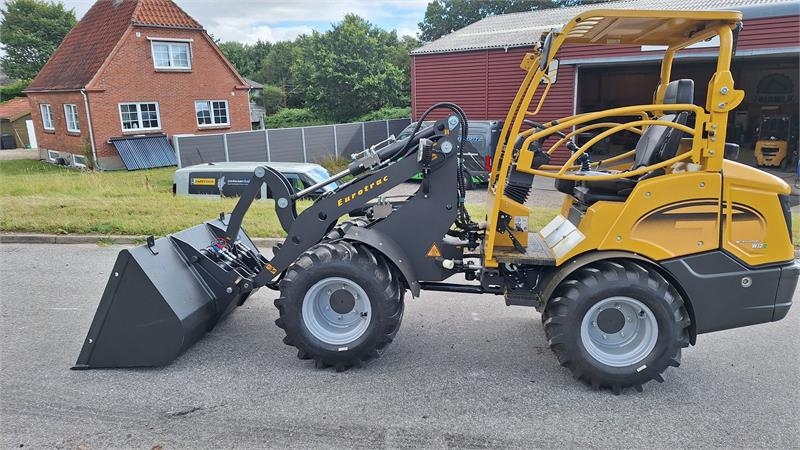 Eurotrac W12S mellem tårn