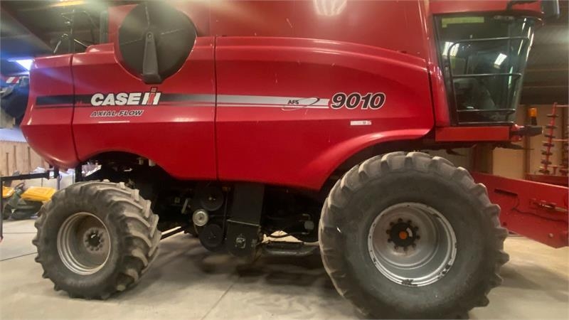 Case IH Axial Flow 9010 Med MacDon D60-D
