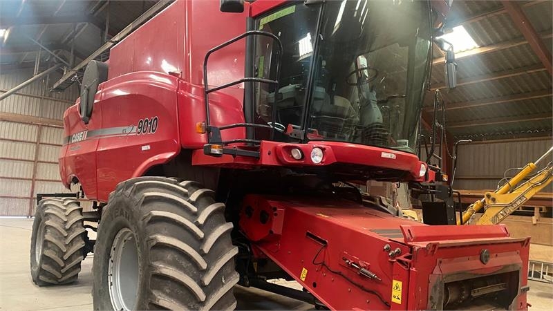 Case IH Axial Flow 9010 Med 35 fod Case IH 3050 Varioskære