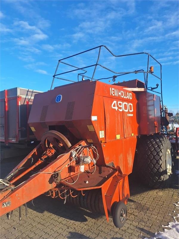 New Holland 4900