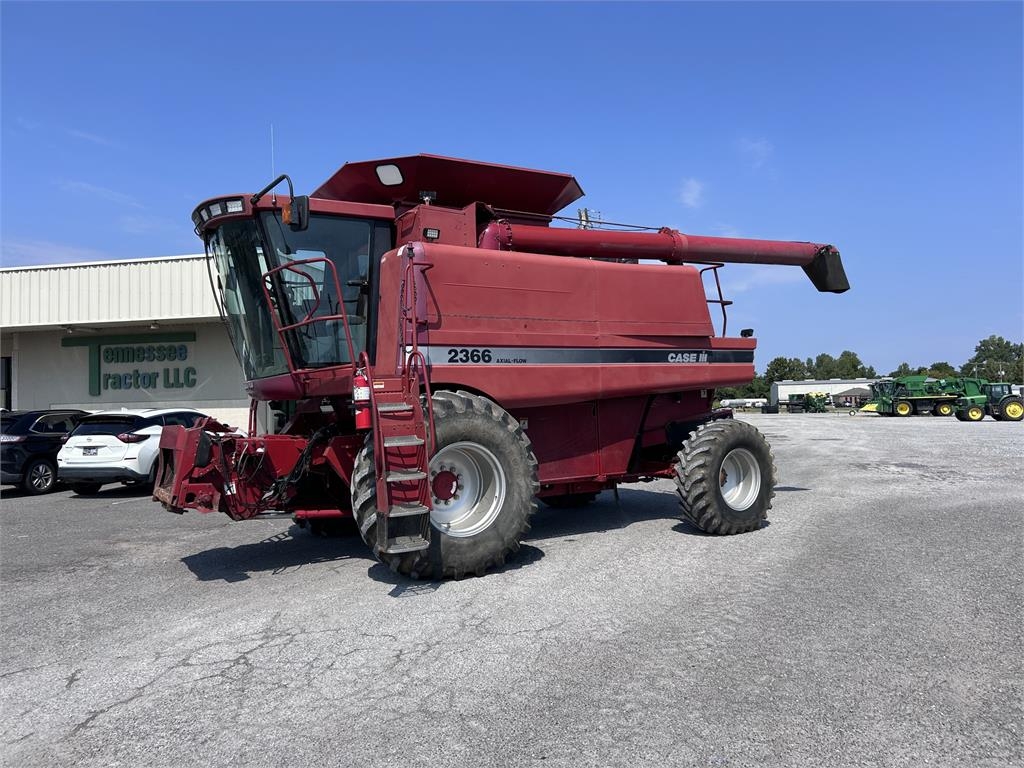 Moissonneuse-batteuse Case IH 2366 — occasion 2000, 5 543 h