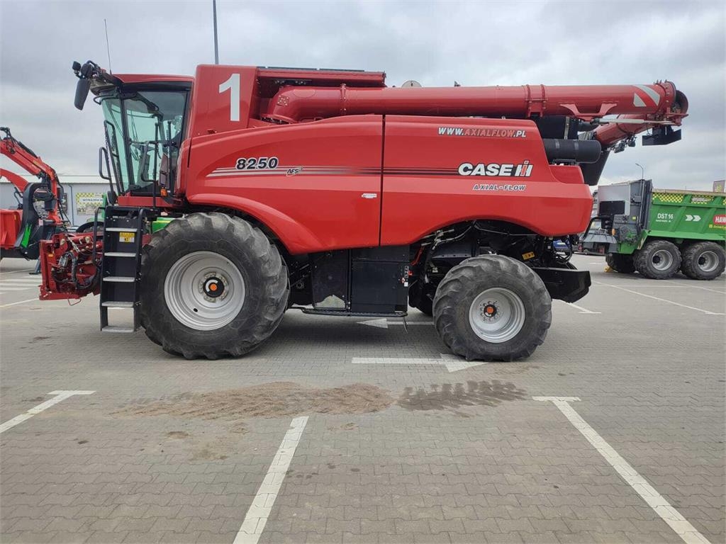 Case IH Axial Flow 8250