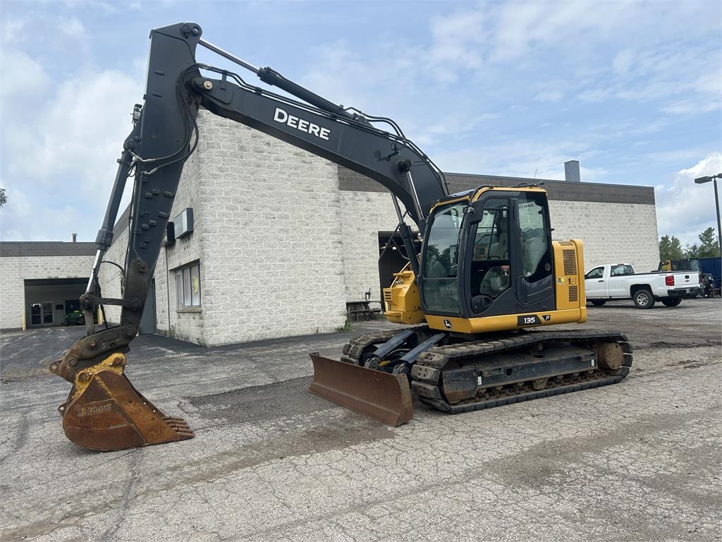 John Deere 135 P