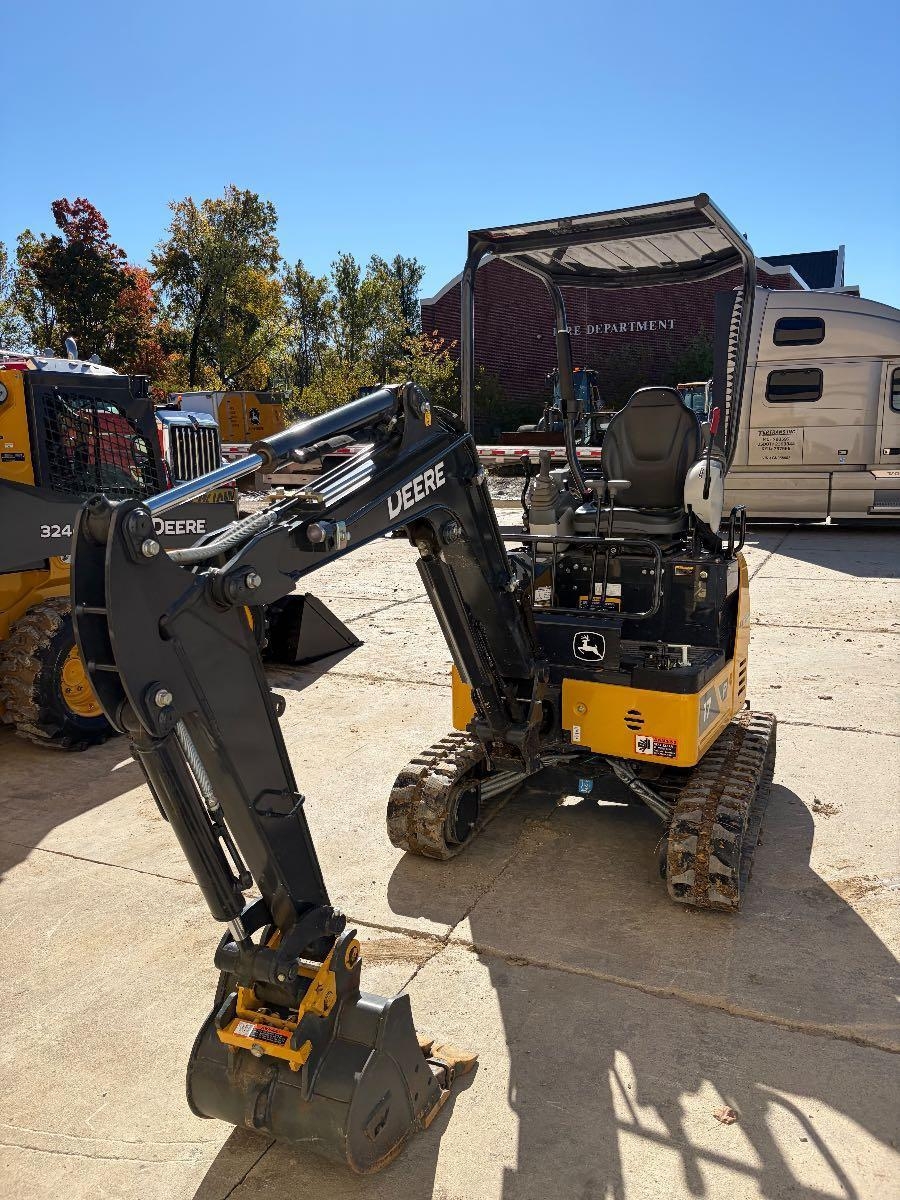 Mini-pelle John Deere 17 P — occasion 2024, 90 h
