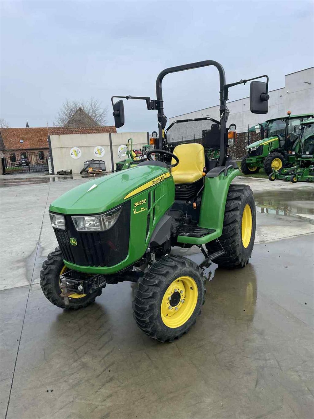 John Deere 3025E