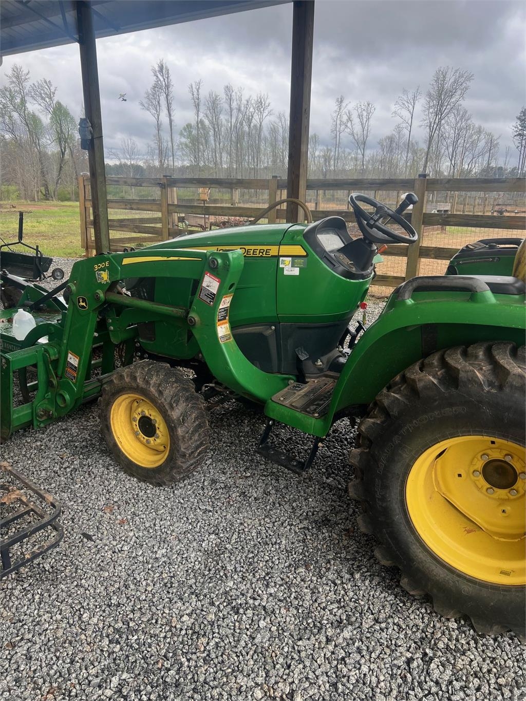 John Deere 3025E