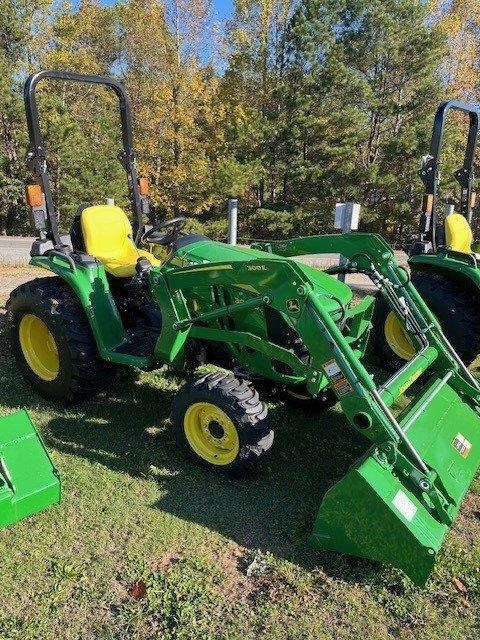 John Deere 3032E