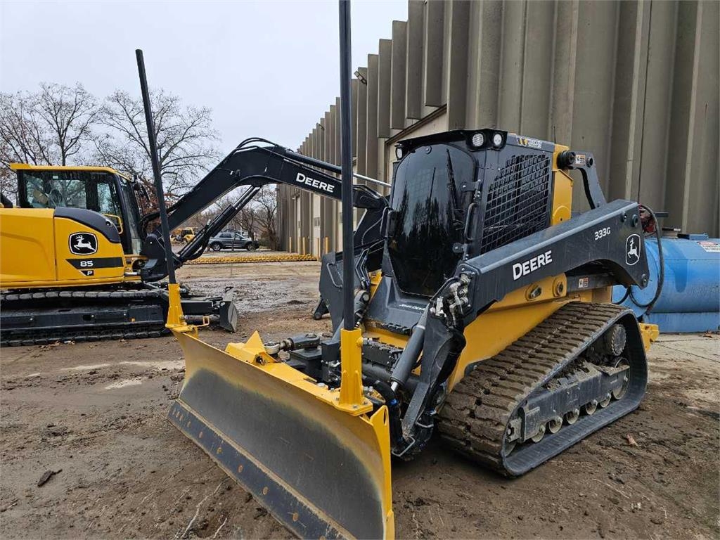 John Deere 333G