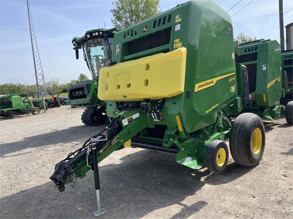 Presse à balles rondes John Deere 451M — occasion 2025