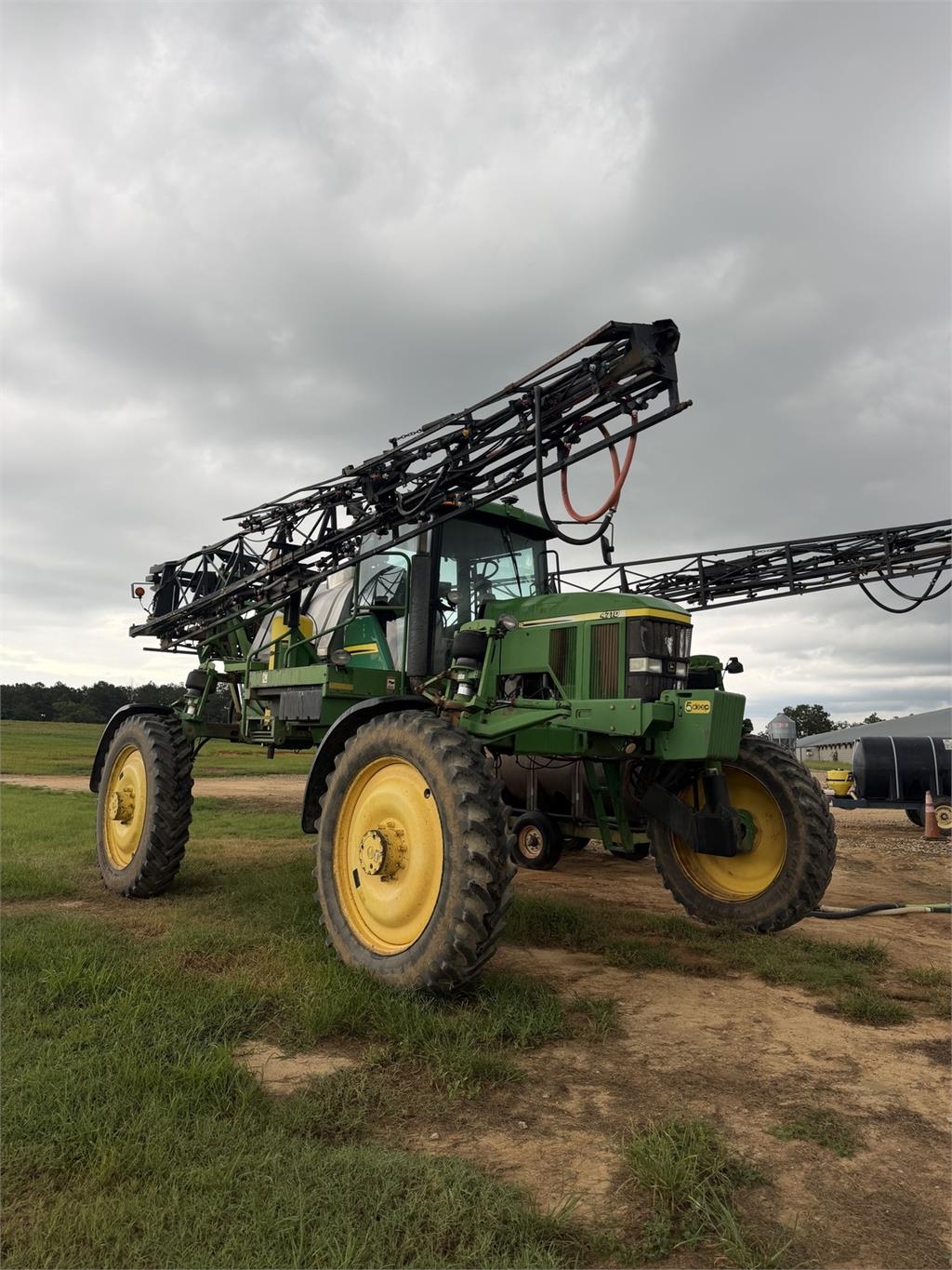 Pulvérisateur traîné John Deere 4710 — occasion 2003, 3 977 h