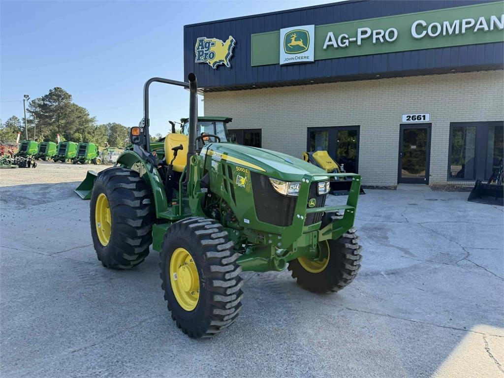 John Deere 5050E