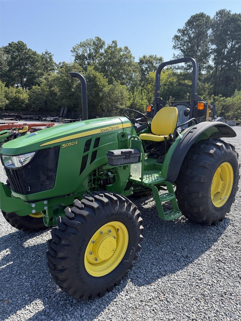 John Deere 5050E