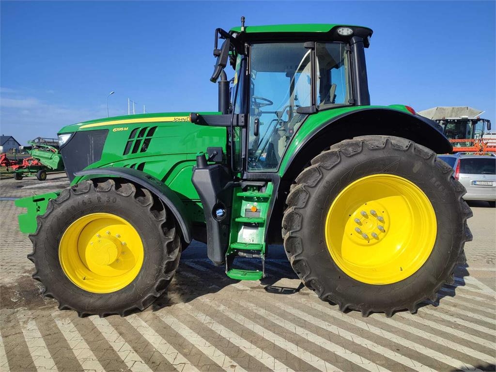 John Deere 6195M