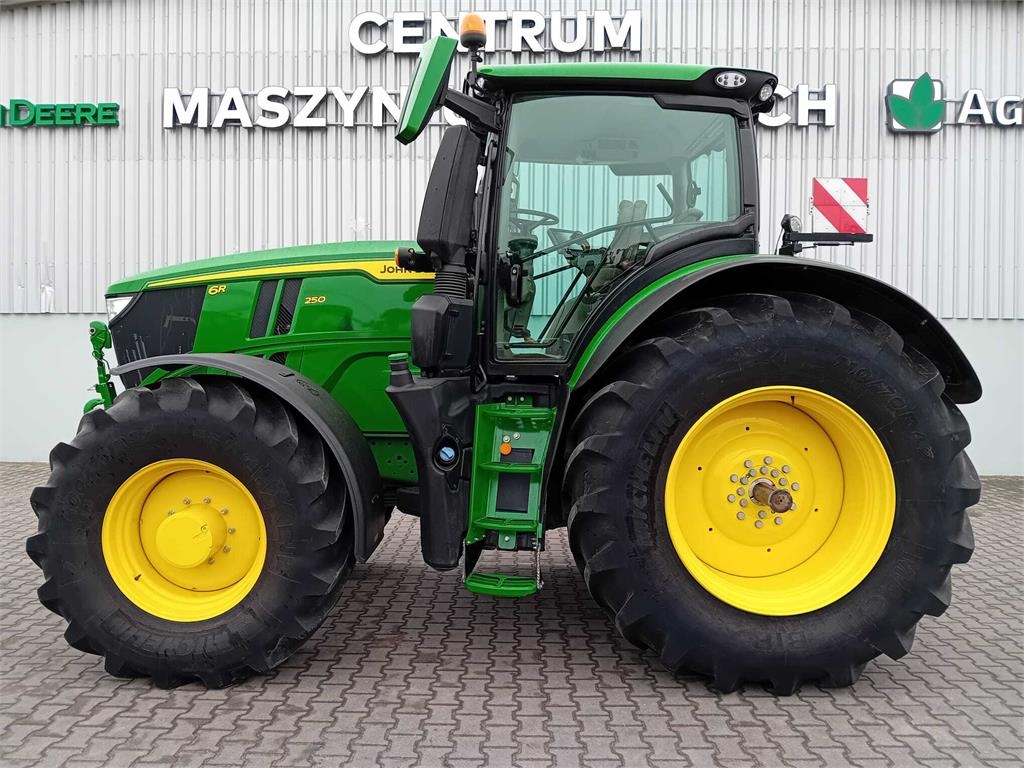 John Deere 6R 250