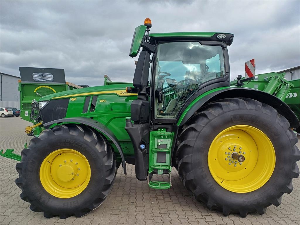 John Deere 6R 250