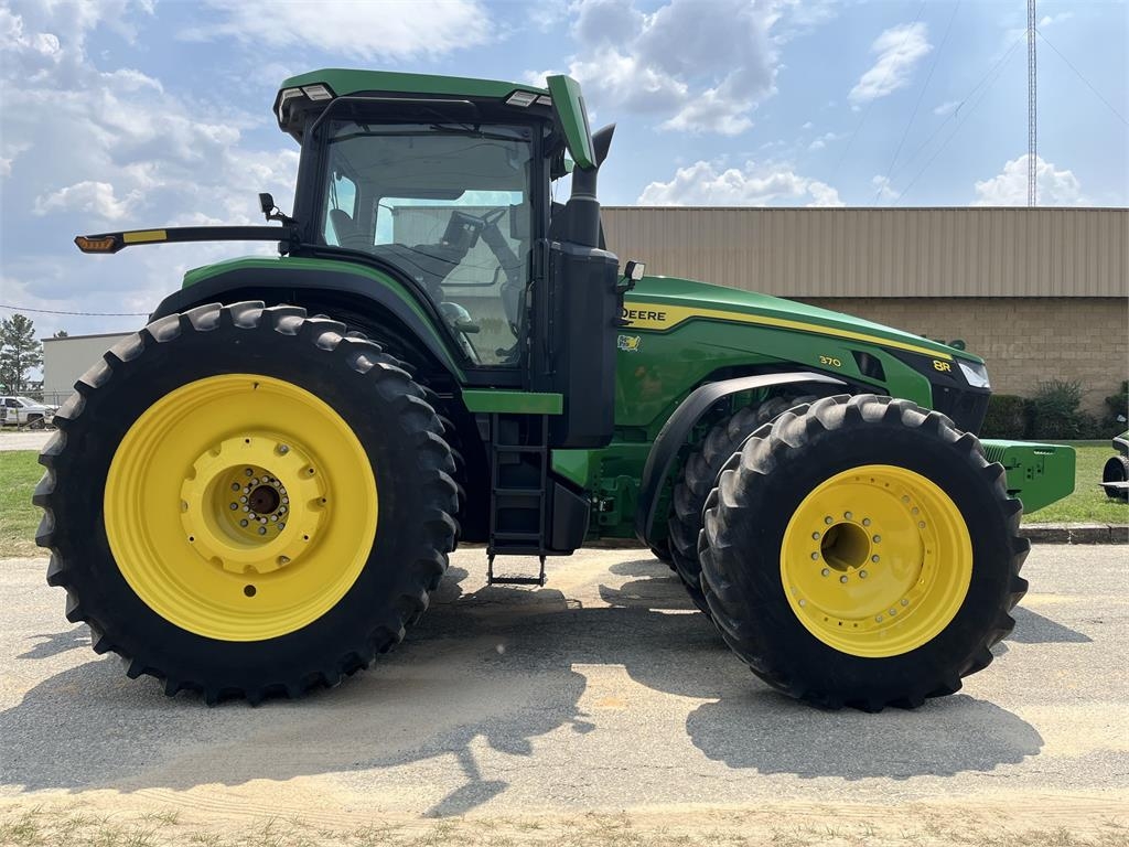 8R 370