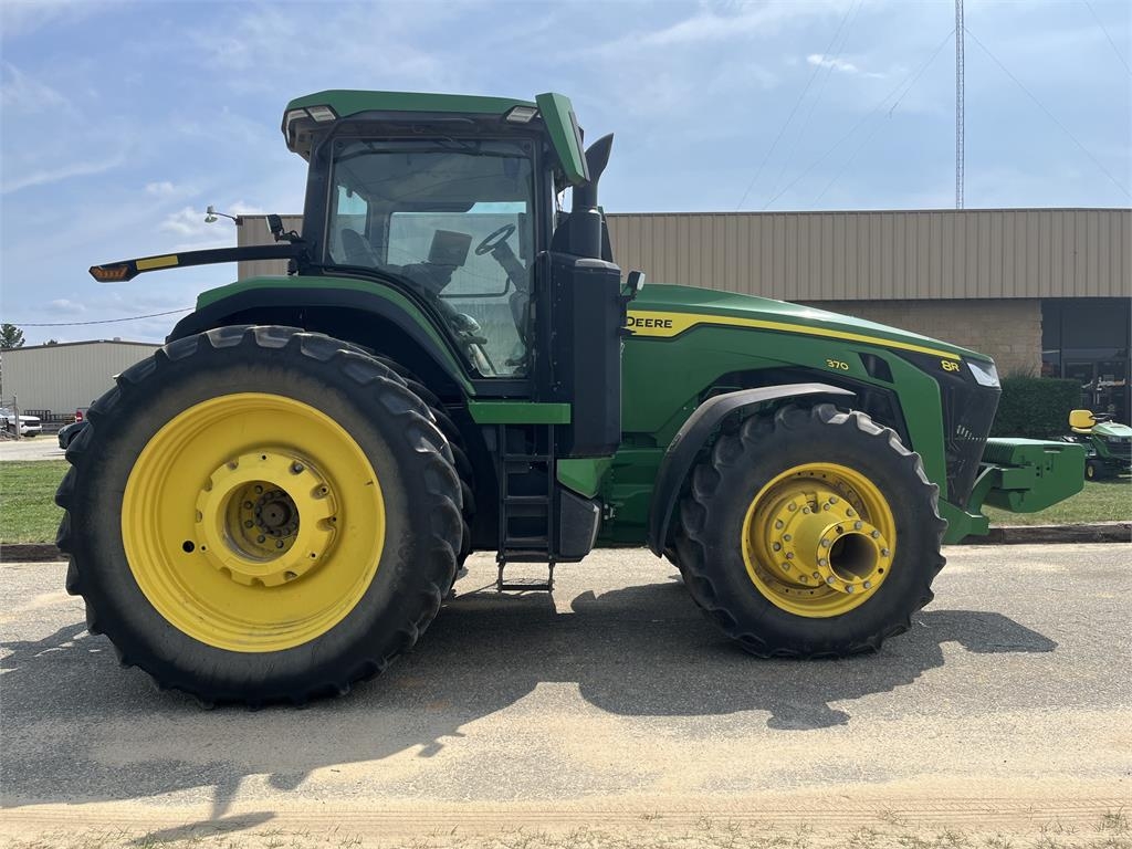8R 370