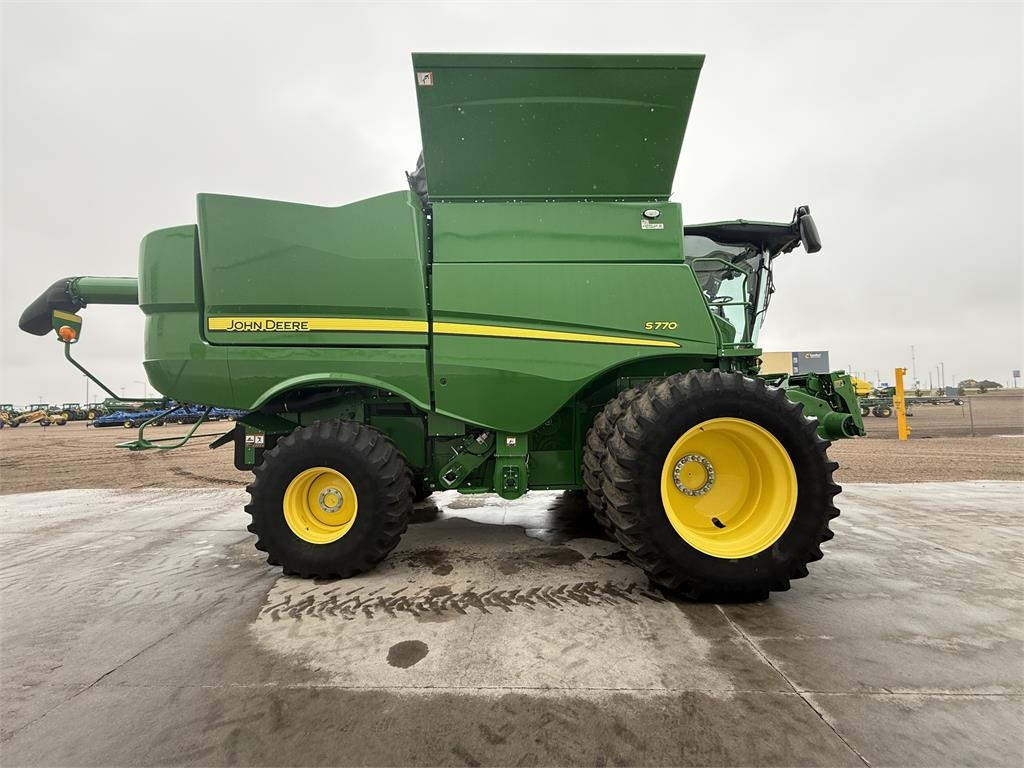 Moissonneuse-batteuse John Deere S770 — occasion 2024, 886 h
