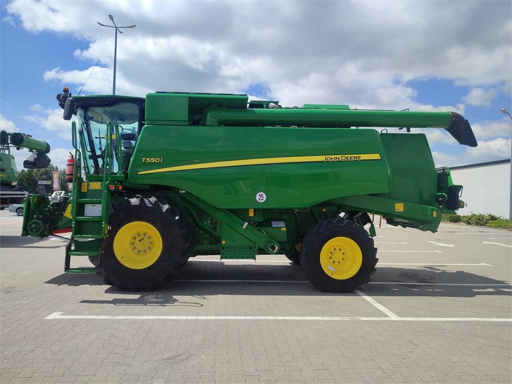 John Deere T550