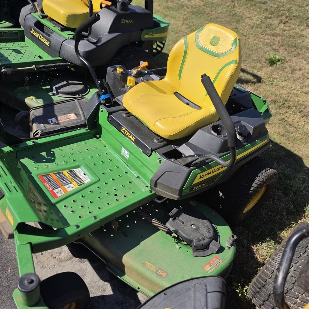 John Deere z330M