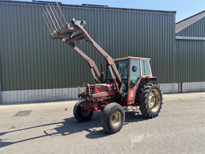 International 454 c/w Loader