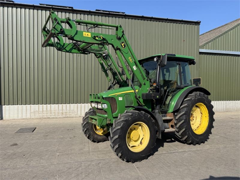 John Deere 5820 c/w 551 Loader