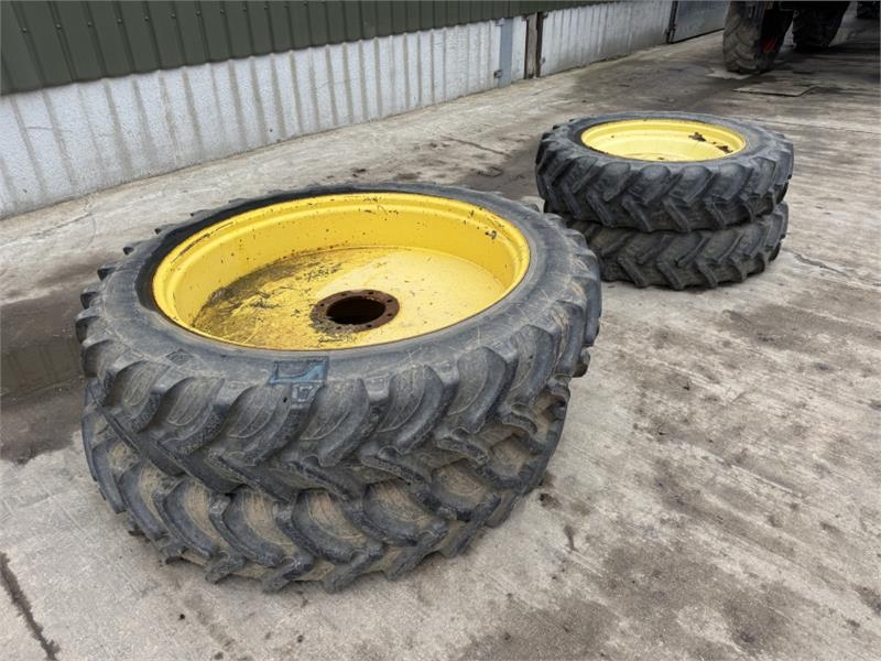 John Deere 6930 340/85R48 and 320/85R32 Row Crop Wheels Off 6
