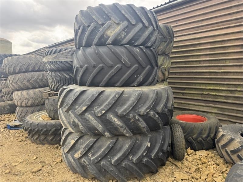 John Deere 8000 R Series 600 and 710 Wheels and Tyre's