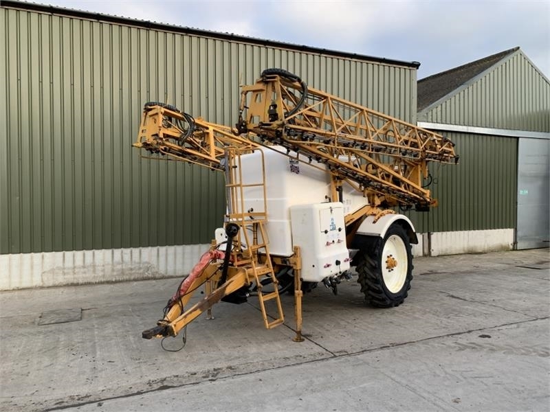 Knight 28m 3800L Trailed Sprayer **Video Below**