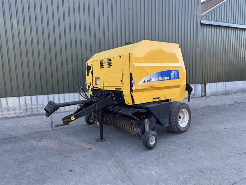 New Holland BR6090 Round Baler