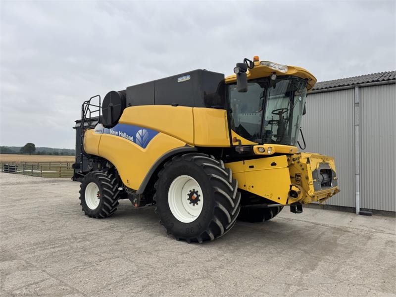 New Holland CR 9070 Narrow Body c/w 30ft Header