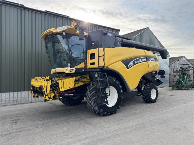 New Holland CX 860 c/w 20ft Header
