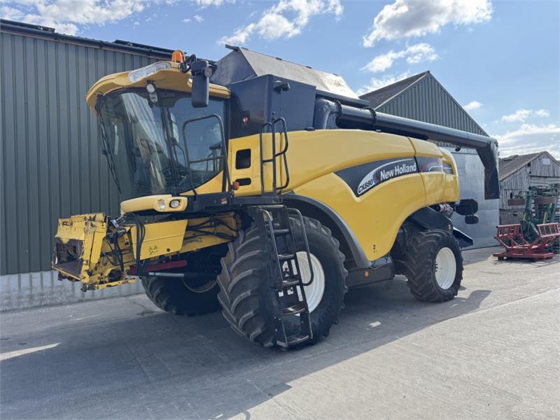 New Holland CX 880 c/w 30ft Header