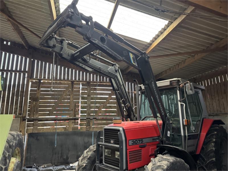 Quicke 650 Loader To Fit MF 3075