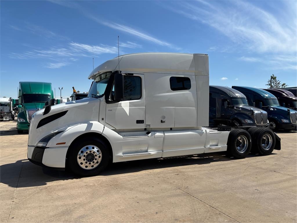 Volvo VNL64T740